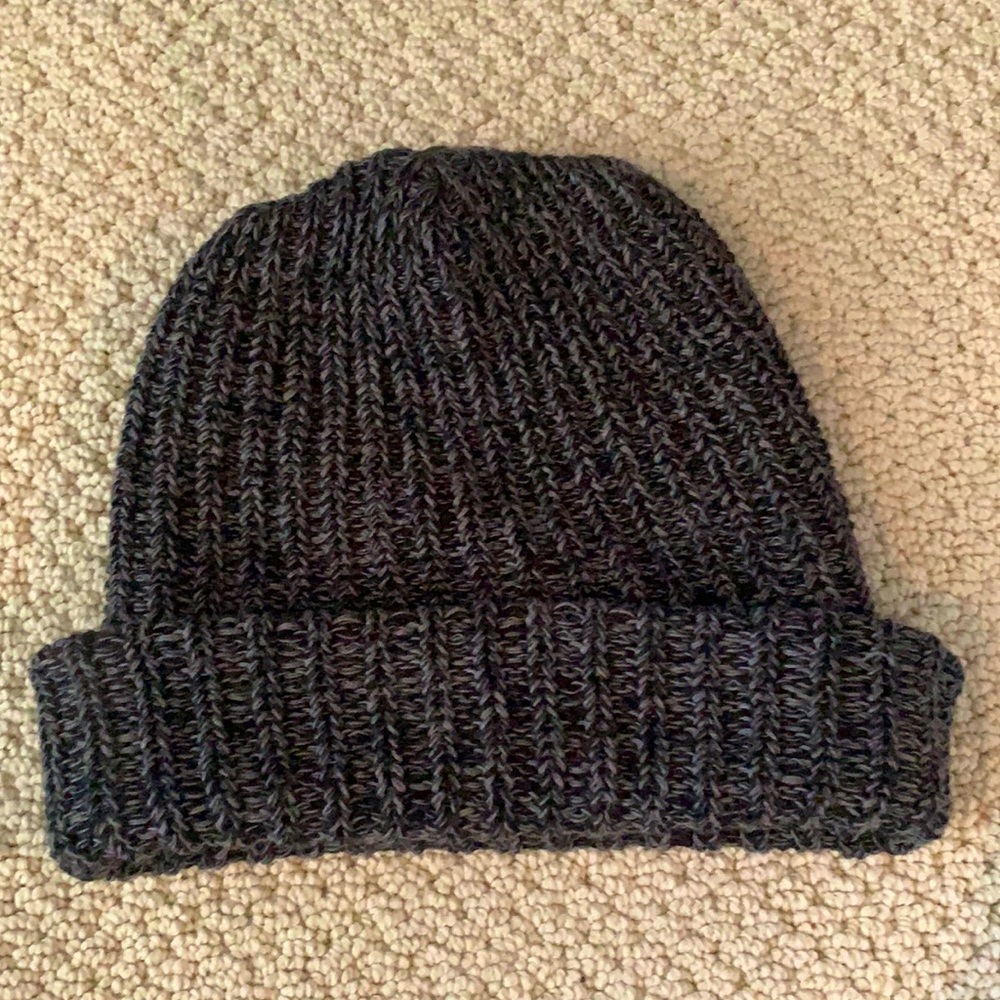 Charcoal grey Columbia knit beanie